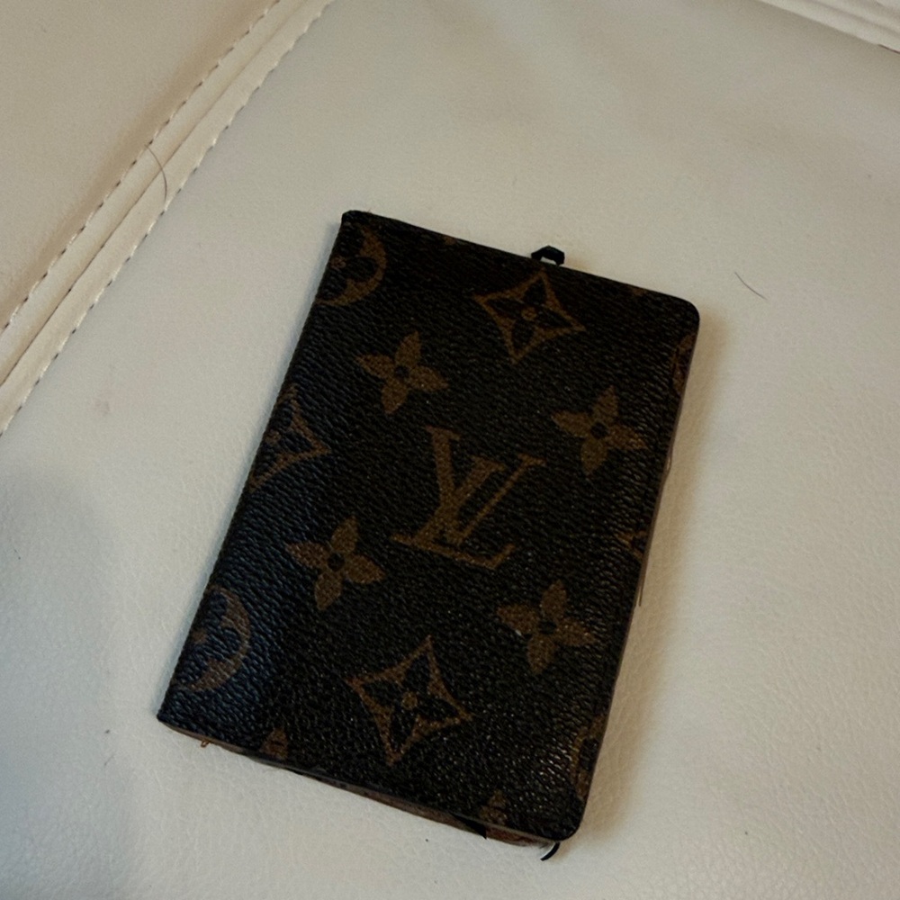 Brown Leather Men’s Card Holder Wallet. Needs to be restored.